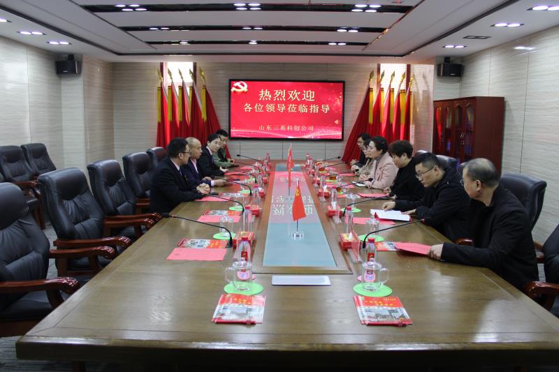 山东华瓴控股集团走进三英非公党建基地参观学习